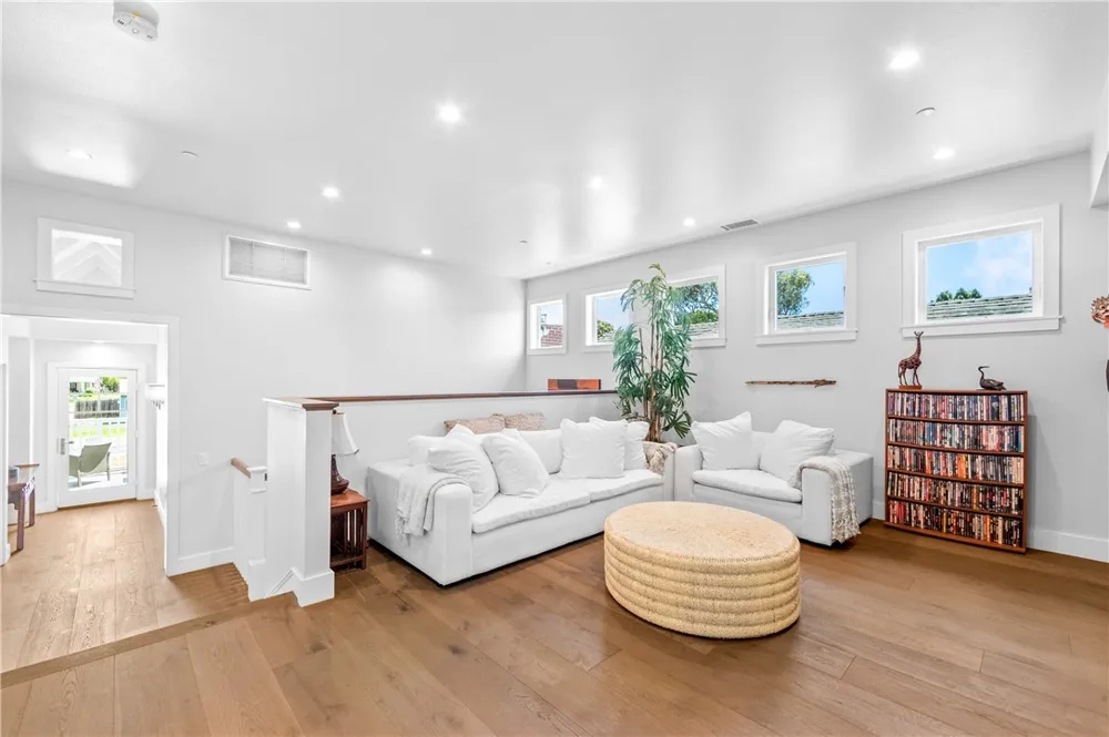 817 Main Street Huntington Beach, CA 92648