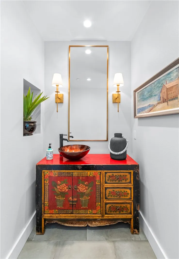 817 Main Street Huntington Beach, CA 92648