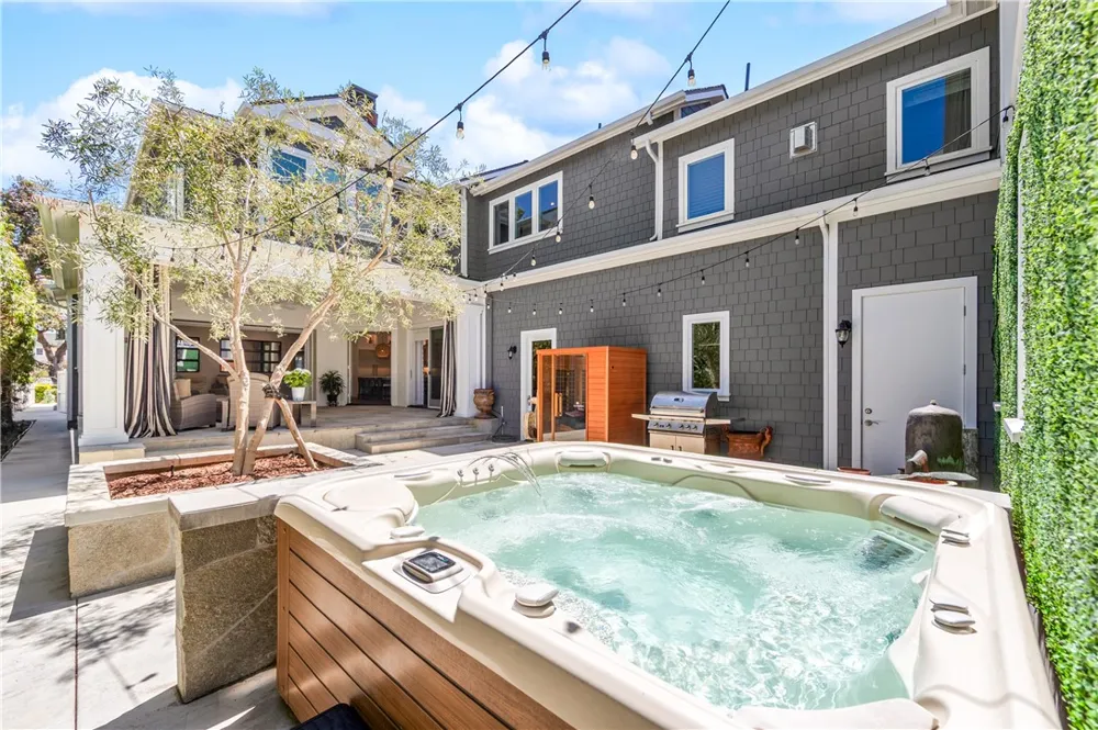 817 Main Street Huntington Beach, CA 92648
