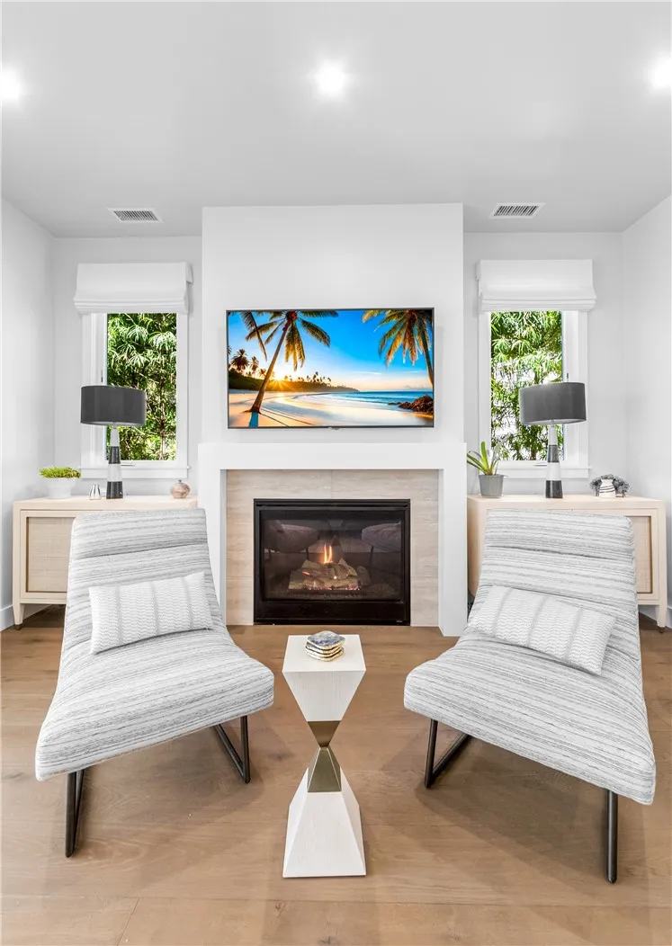 817 Main Street Huntington Beach, CA 92648