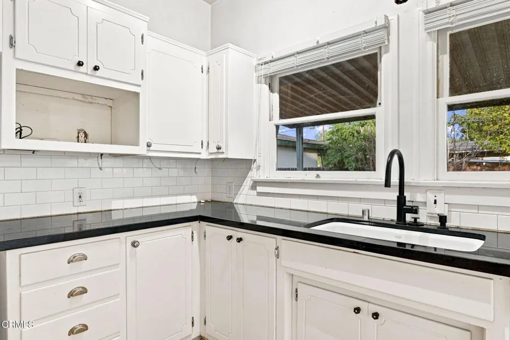 1525 Alta Vista Drive Bakersfield, CA 93305