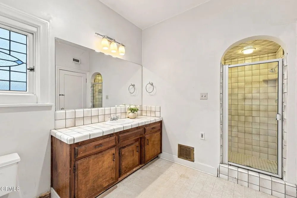 1525 Alta Vista Drive Bakersfield, CA 93305