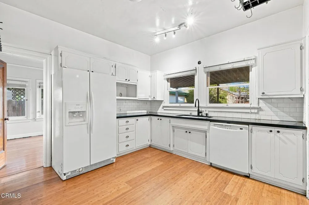 1525 Alta Vista Drive Bakersfield, CA 93305