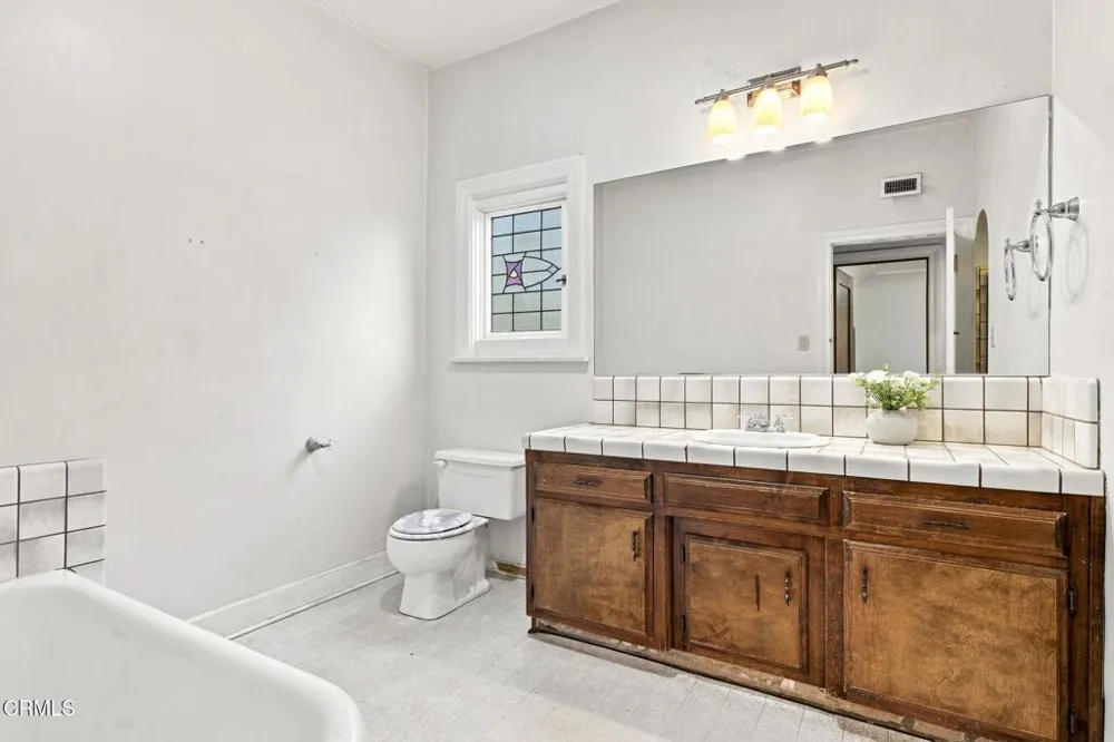 1525 Alta Vista Drive Bakersfield, CA 93305