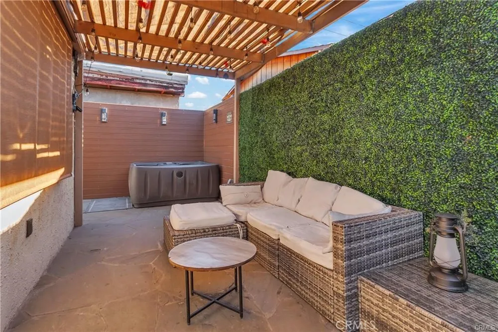 4610 Leonis Commerce, CA 90040