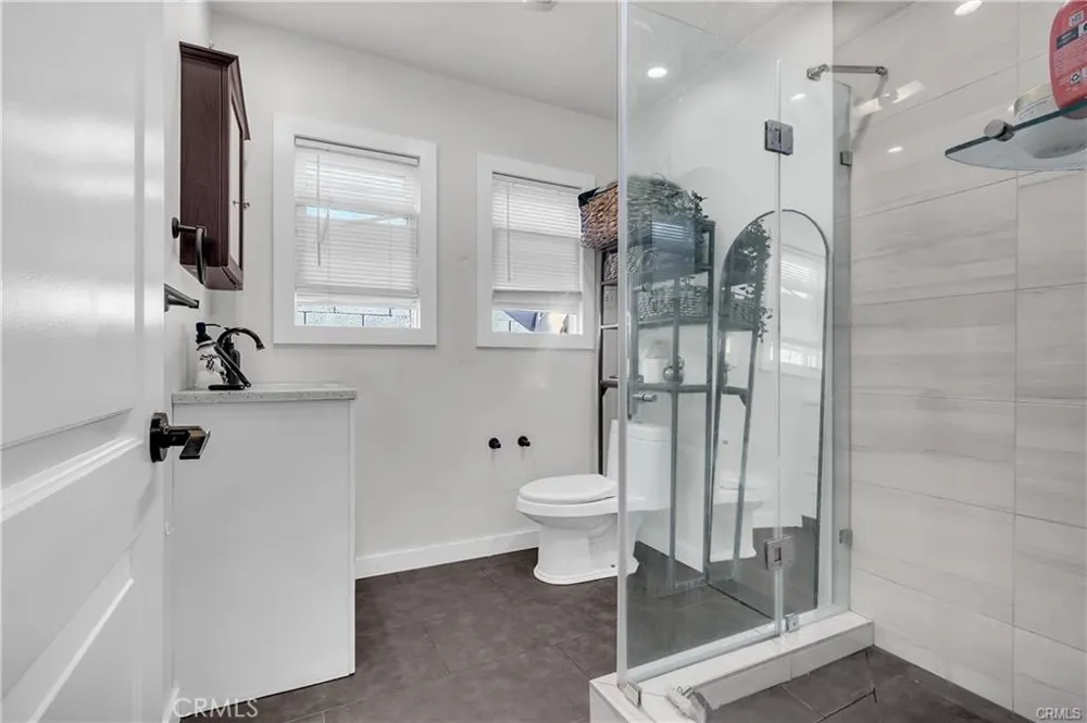 4610 Leonis Commerce, CA 90040