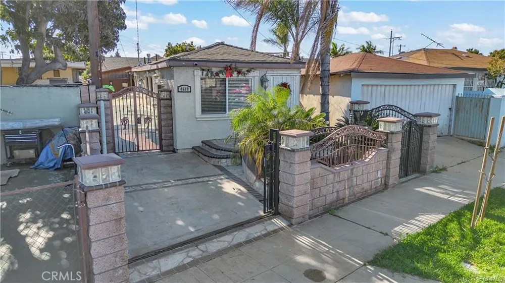4610 Leonis Commerce, CA 90040