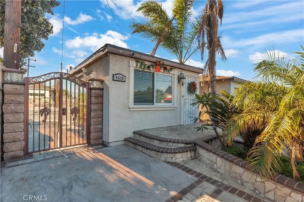 4610 Leonis Commerce, CA 90040