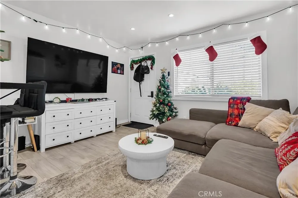 4610 Leonis Commerce, CA 90040