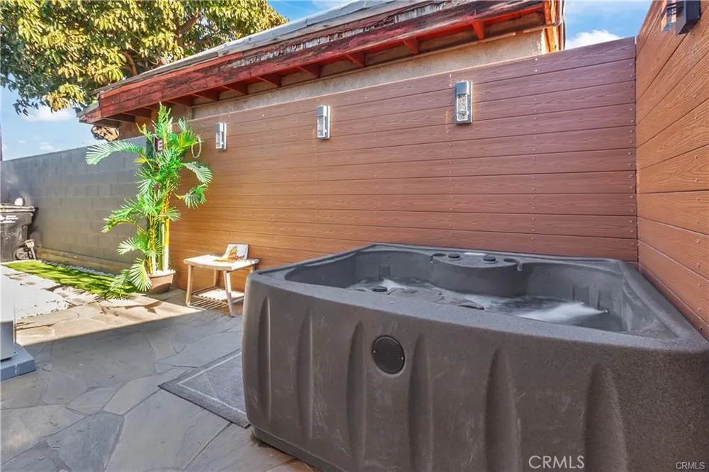 4610 Leonis Commerce, CA 90040