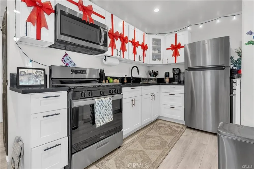4610 Leonis Commerce, CA 90040