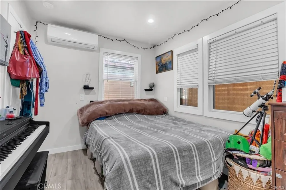 4610 Leonis Commerce, CA 90040