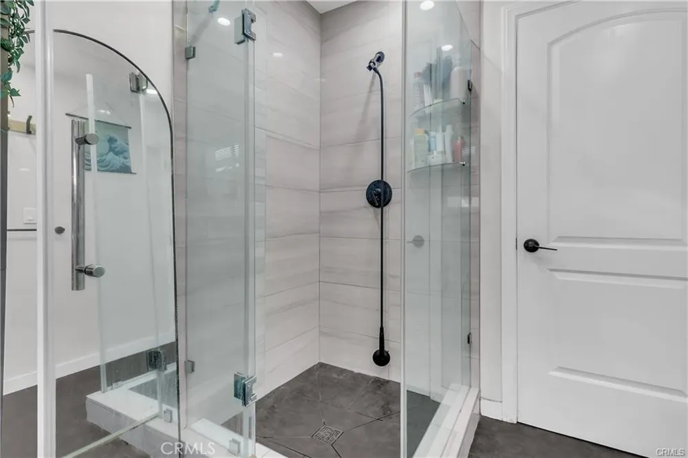 4610 Leonis Commerce, CA 90040
