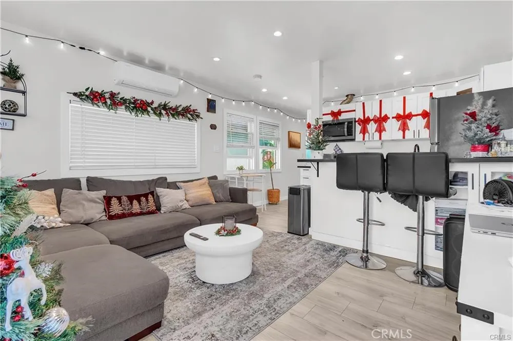 4610 Leonis Commerce, CA 90040
