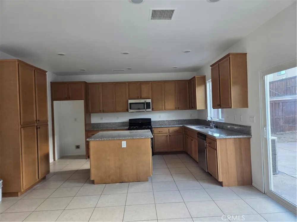10266 Susan Hesperia, CA 92345