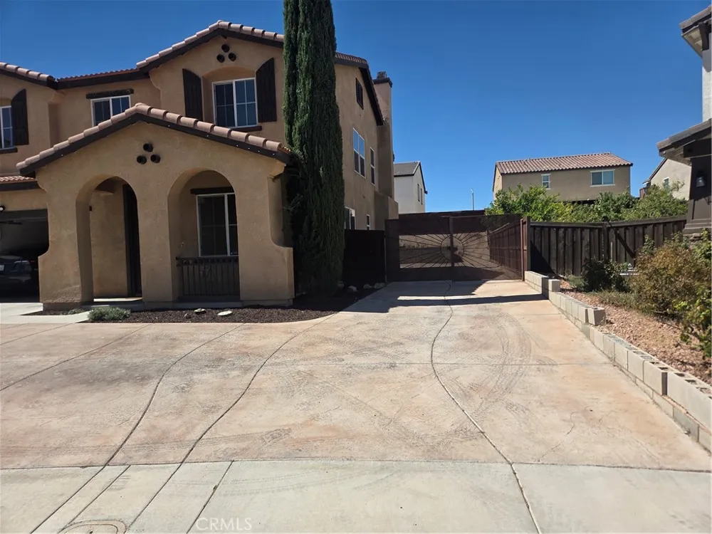 10266 Susan Hesperia, CA 92345