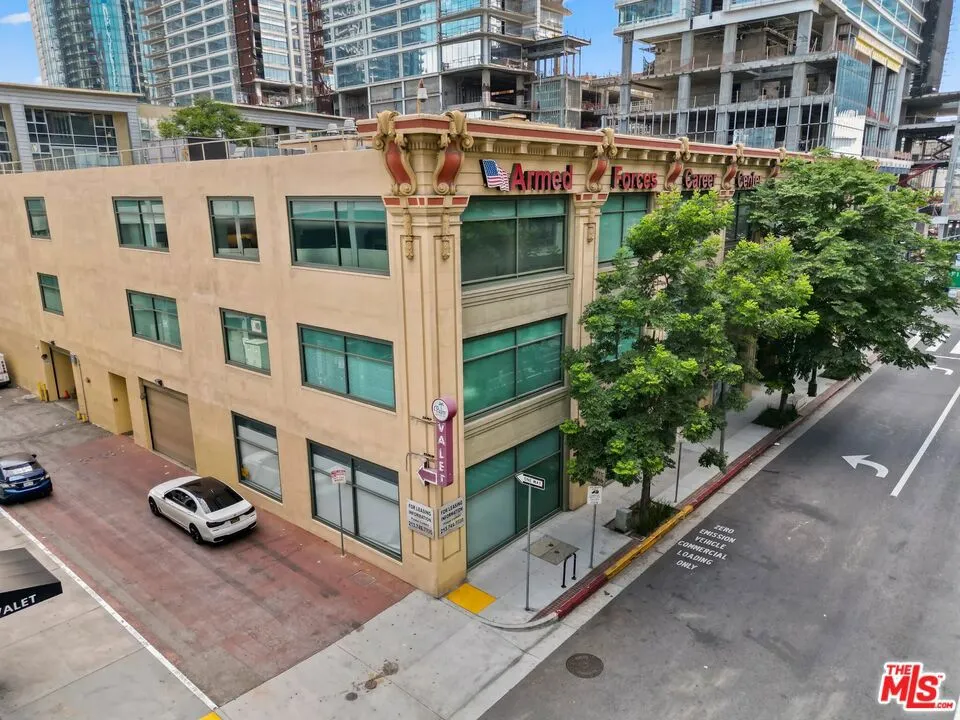 1100 S Flower Street #2200 Los Angeles, CA 90015