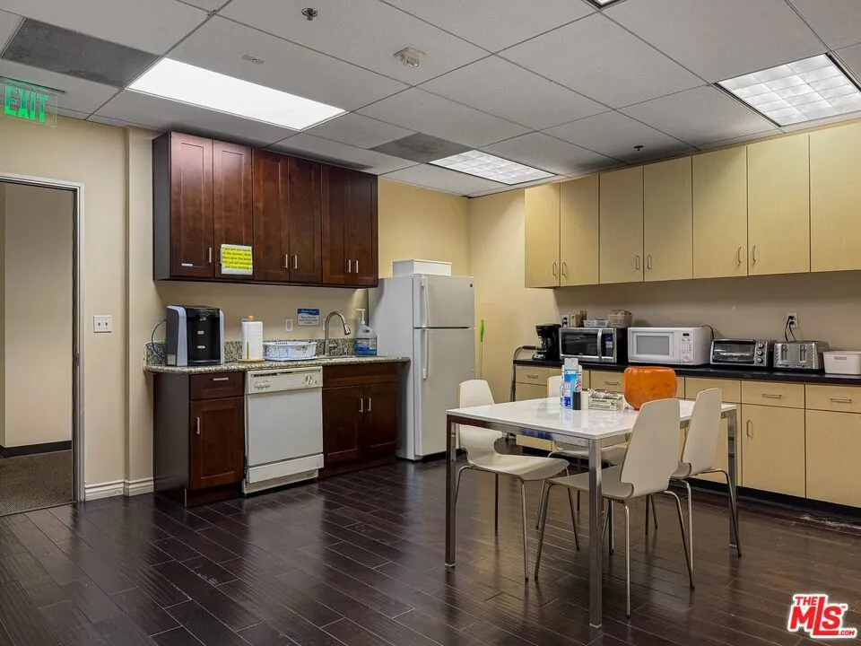 1100 S Flower Street #2200 Los Angeles, CA 90015
