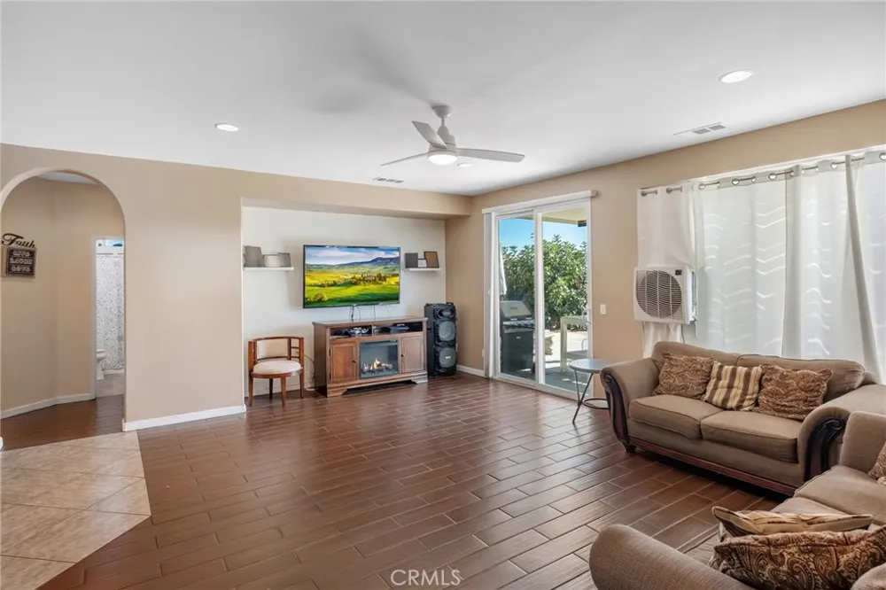 15643 Pilot Rock Way Victorville, CA 92394