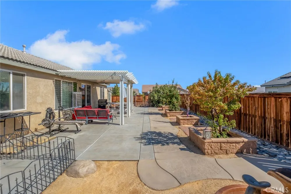 15643 Pilot Rock Way Victorville, CA 92394