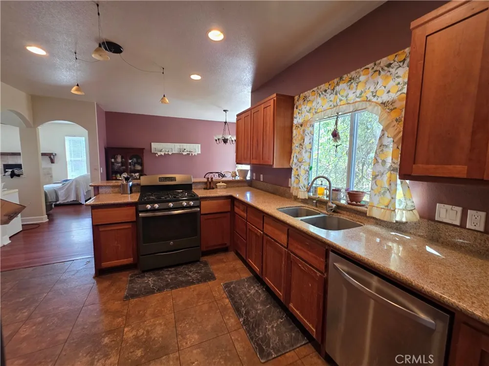 18817 dove crt. Hidden Valley Lake, CA 95467