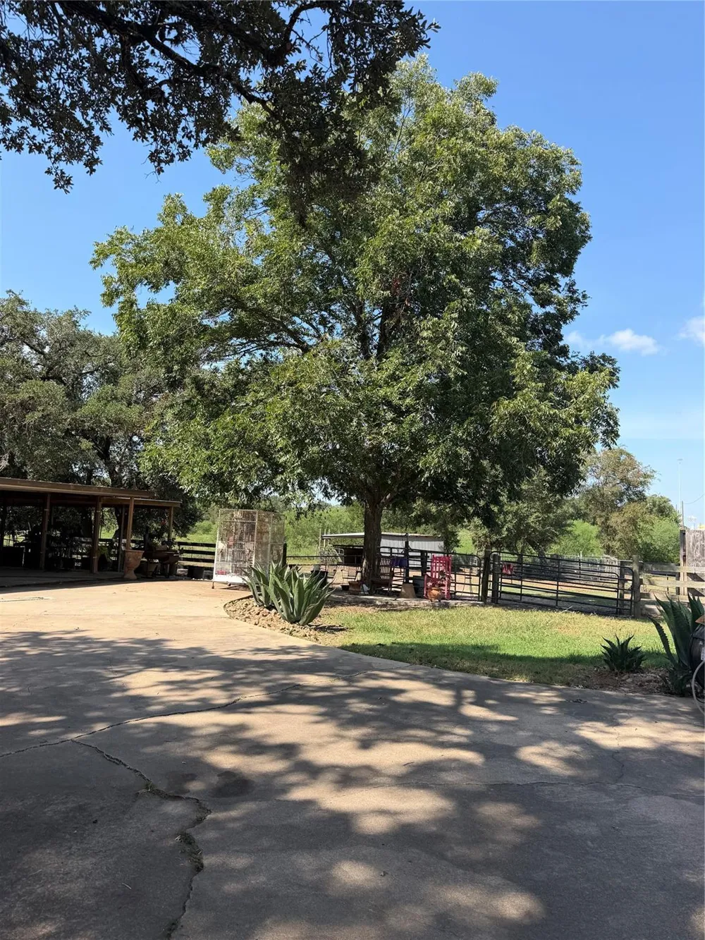 100 Evans Street Alleyton, TX 78935