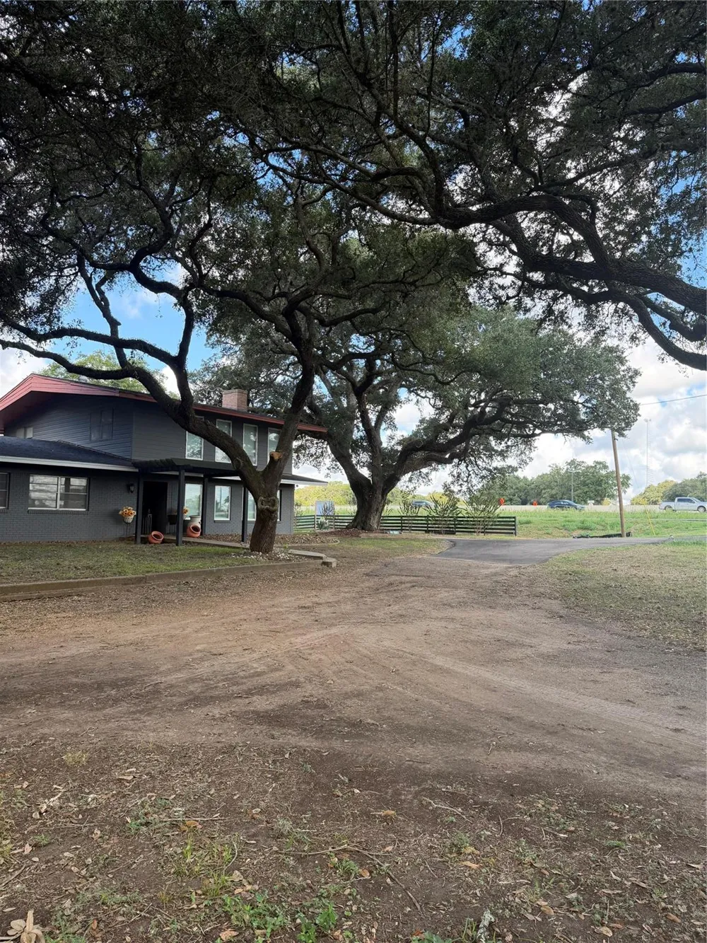 100 Evans Street Alleyton, TX 78935