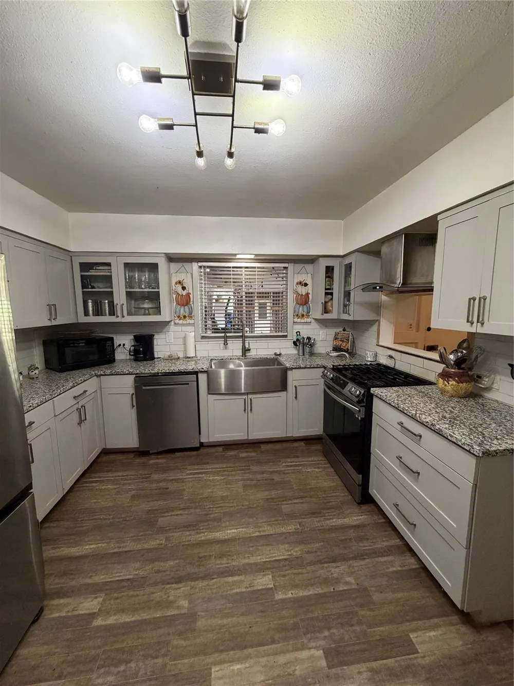 100 Evans Street Alleyton, TX 78935