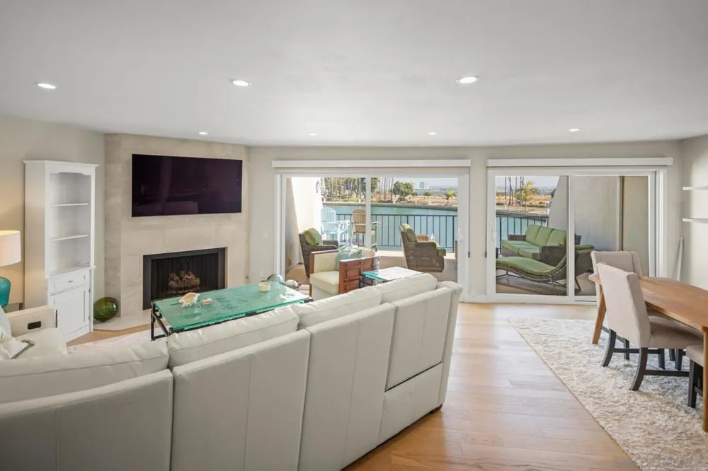 8 Antigua Ct Coronado, CA 92118