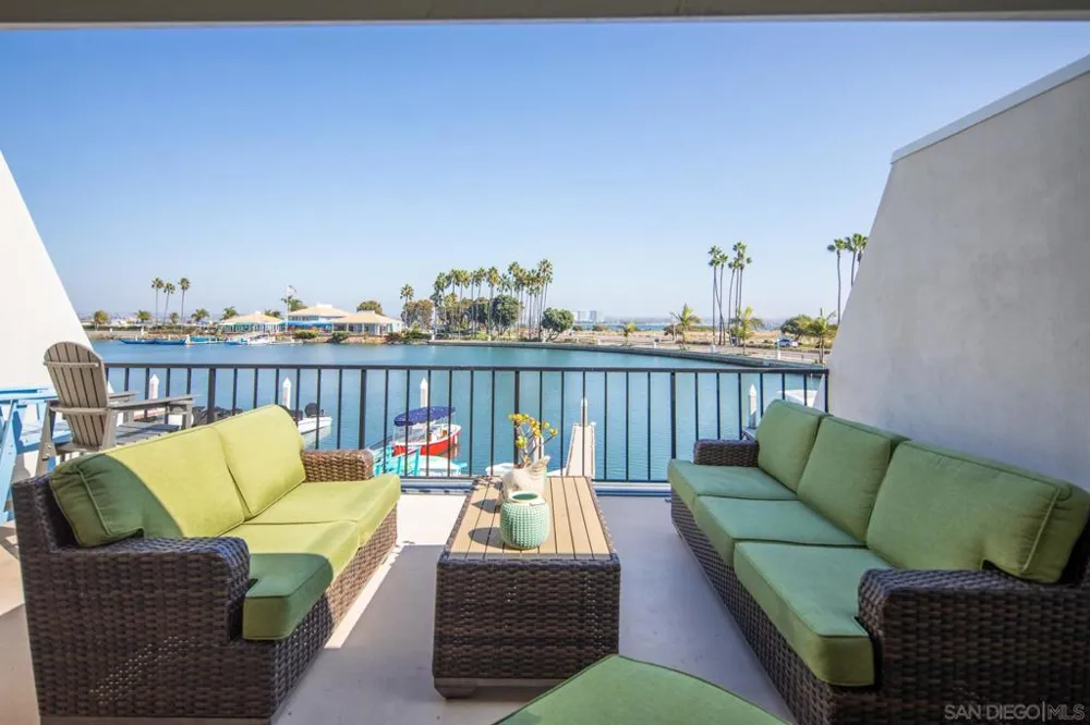 8 Antigua Ct Coronado, CA 92118