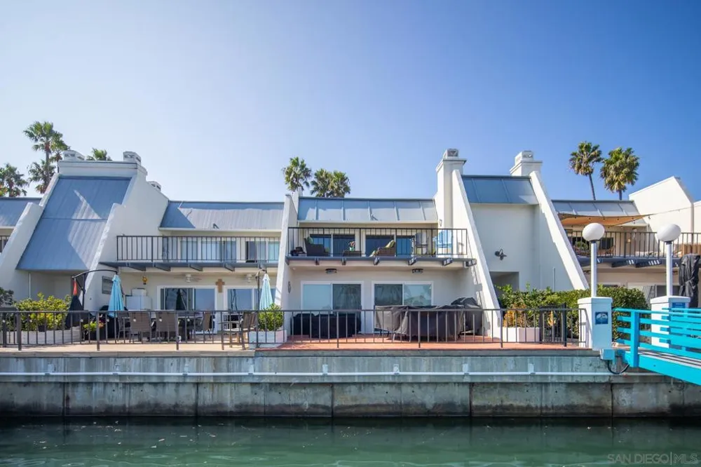 8 Antigua Ct Coronado, CA 92118