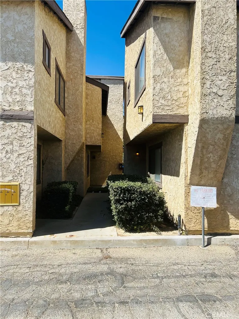 1340 W Avenue J4 Lancaster, CA 93534
