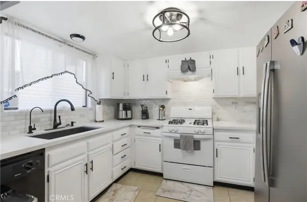 1340 W Avenue J4 Lancaster, CA 93534