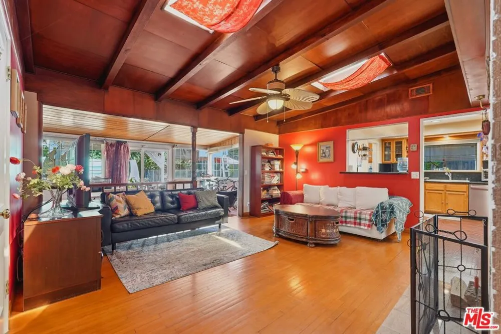15719 Vose Street Los Angeles, CA 91406