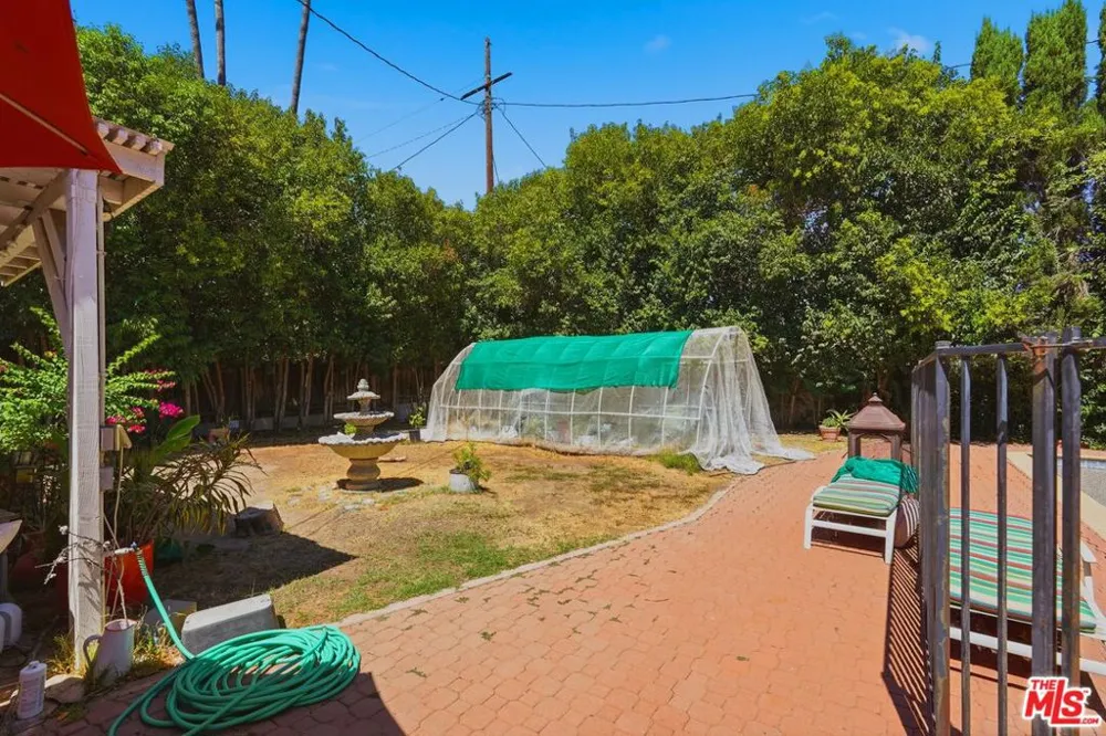 15719 Vose Street Los Angeles, CA 91406