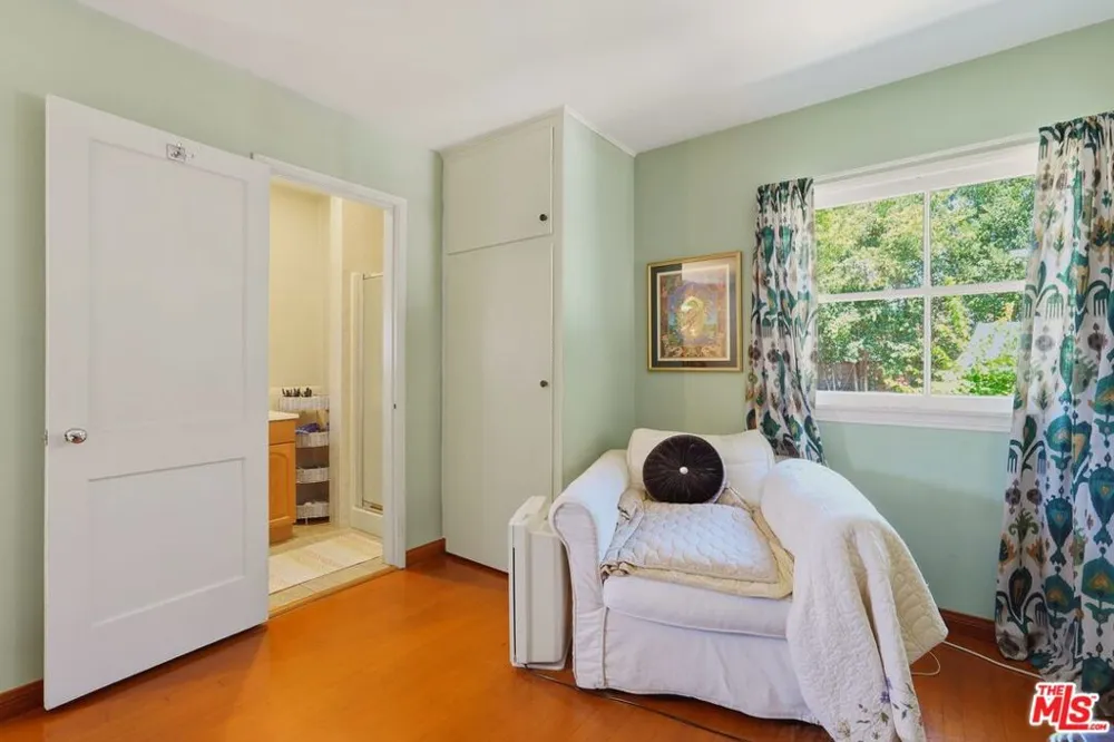 15719 Vose Street Los Angeles, CA 91406