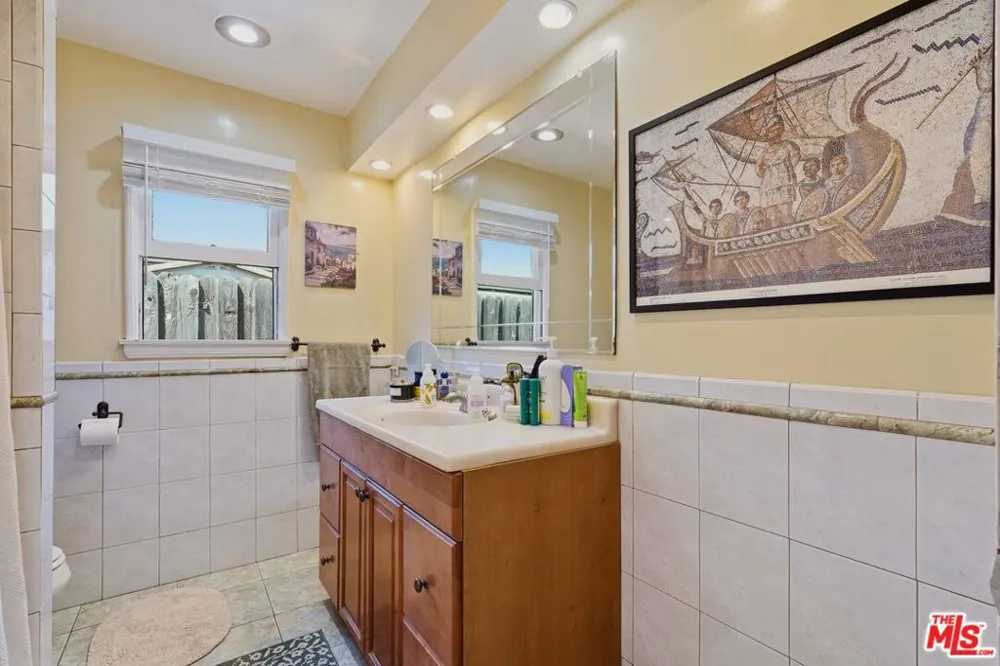 15719 Vose Street Los Angeles, CA 91406