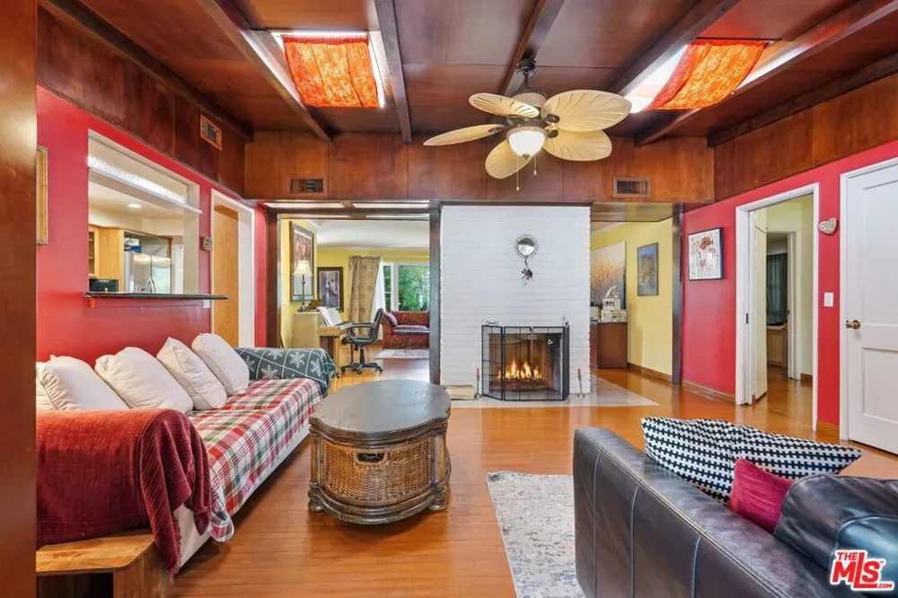 15719 Vose Street Los Angeles, CA 91406