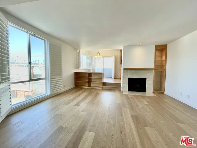 917 2nd Street #305 Santa Monica, CA 90403