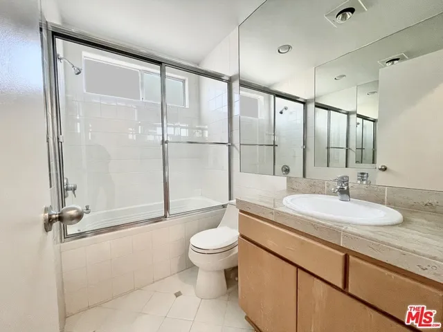917 2nd Street #305 Santa Monica, CA 90403