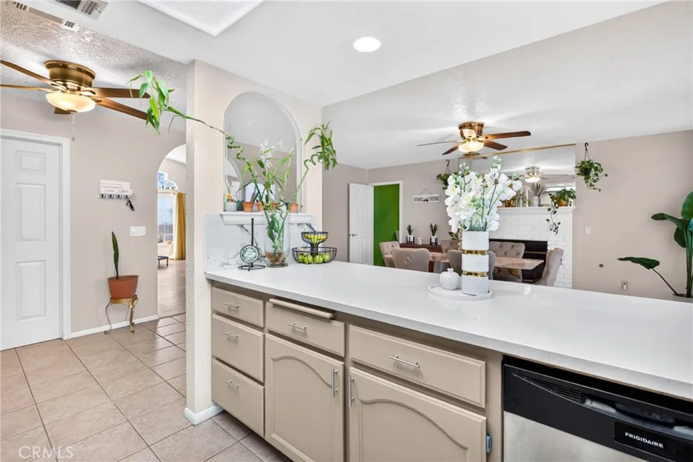 18004 Orange Hesperia, CA 92345