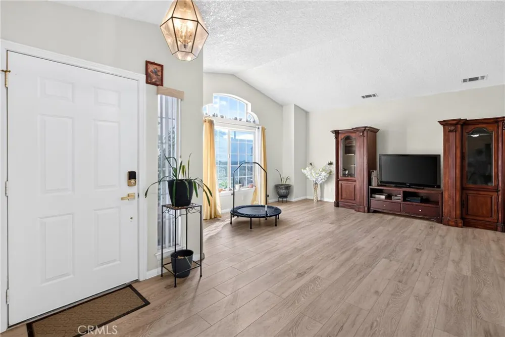 18004 Orange Hesperia, CA 92345