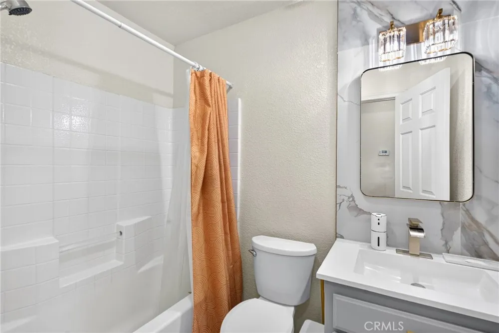 18004 Orange Hesperia, CA 92345