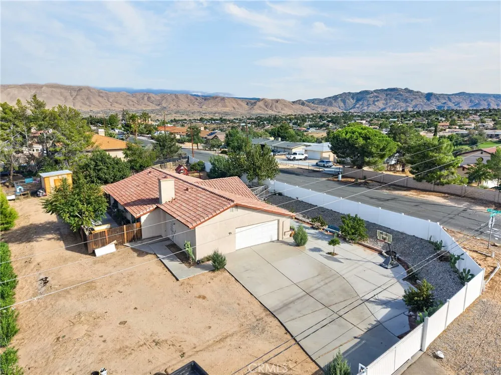 18004 Orange Hesperia, CA 92345