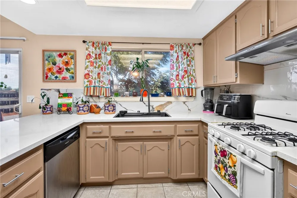 18004 Orange Hesperia, CA 92345