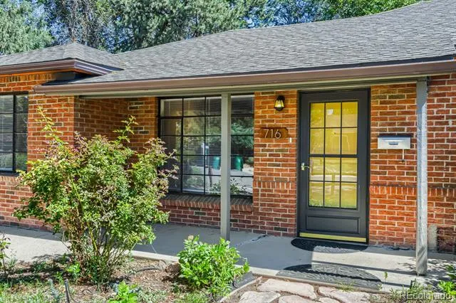 716 Scranton Court Aurora, CO 80011