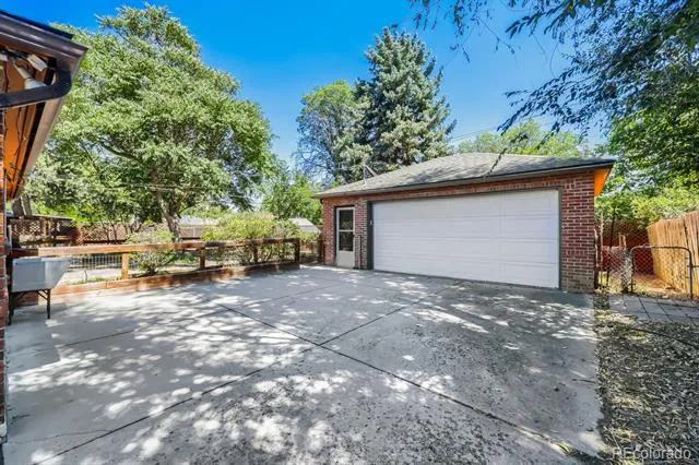 716 Scranton Court Aurora, CO 80011