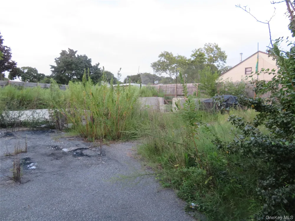 7 Palm Street Central Islip, NY 11722
