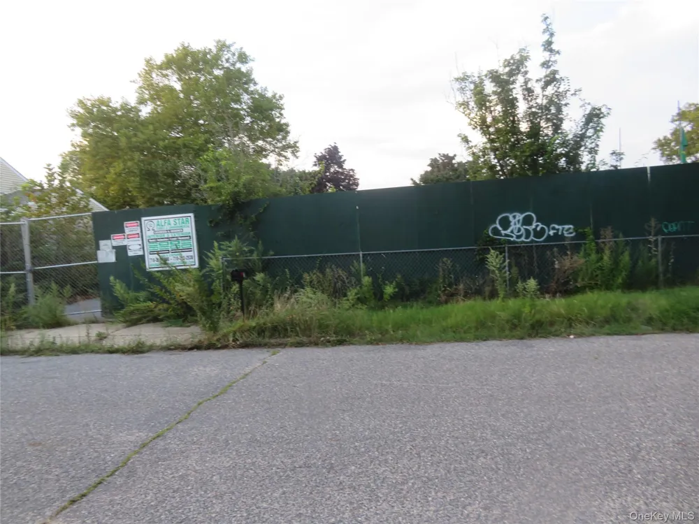 7 Palm Street Central Islip, NY 11722