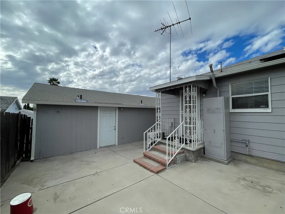 1878 Capri Avenue Mentone, CA 92359